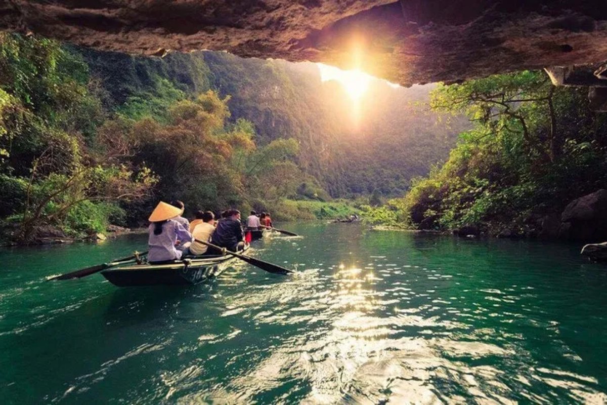 Weekend Day Trips from Hanoi: Ha Long Bay, Ninh Binh, Sapa & More (2026)