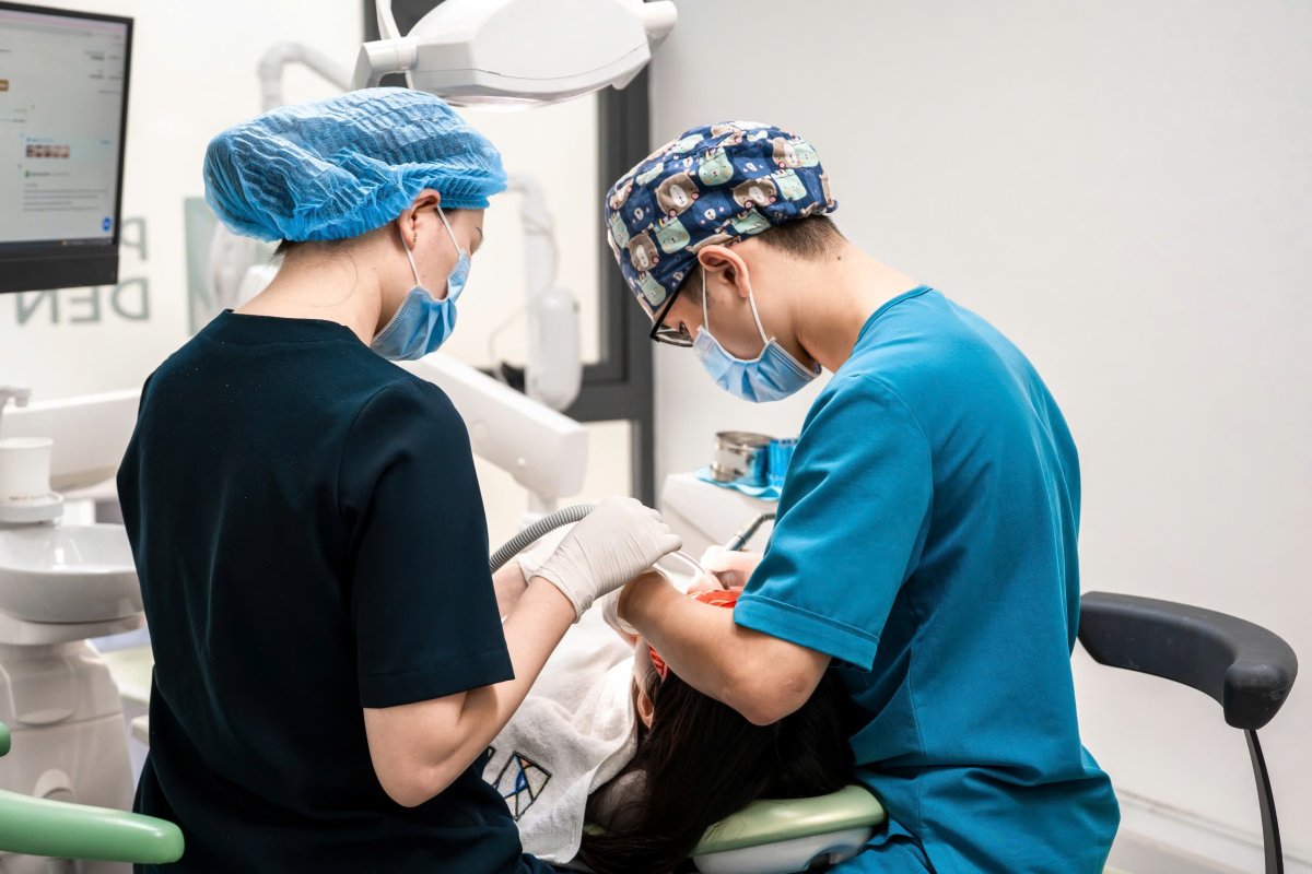 Teeth Whitening at Picasso Dental Clinic Hanoi (Old Quarter Branch): In-Chair Options and What to Expect