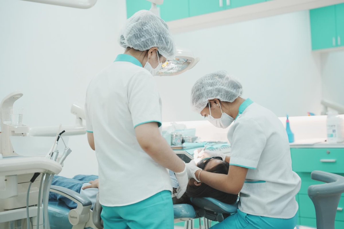 Teeth Whitening at Moral Dental Clinic: In-Chair Options and What to Expect